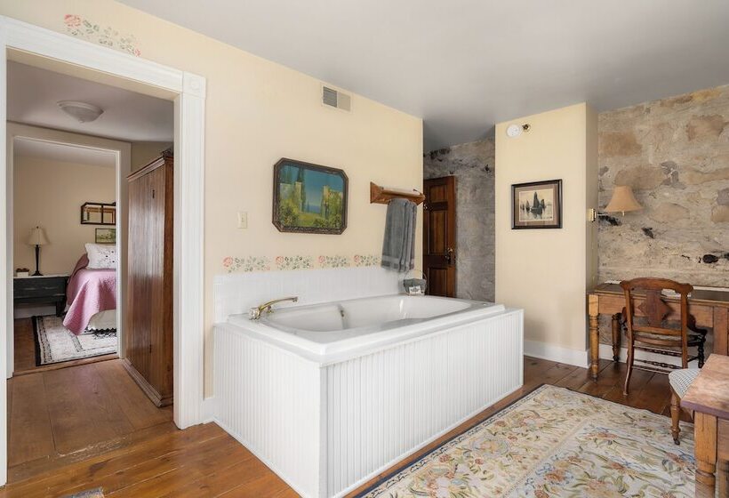 The Stagecoach Inn Bed & Breakfast And Five20 Social Stop