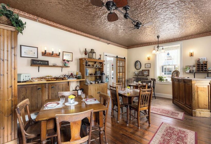 The Stagecoach Inn Bed & Breakfast And Five20 Social Stop