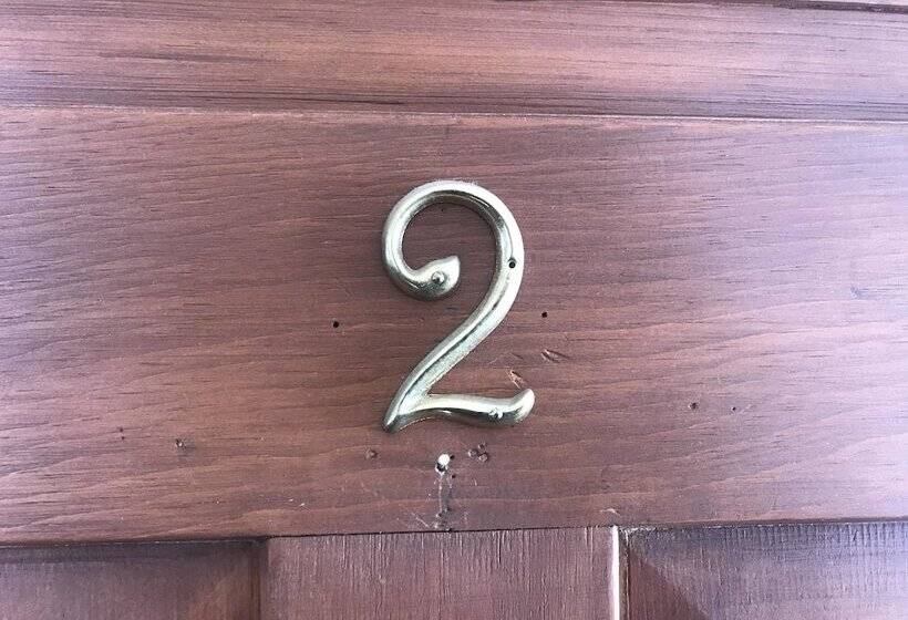 The Stagecoach Inn Bed & Breakfast And Five20 Social Stop