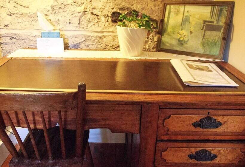 The Stagecoach Inn Bed & Breakfast And Five20 Social Stop