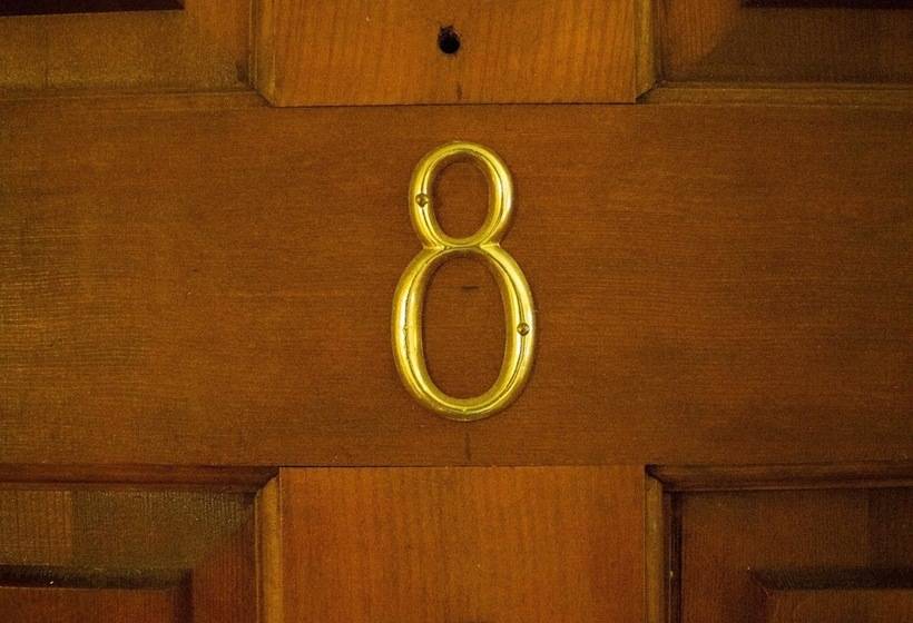 The Stagecoach Inn Bed & Breakfast And Five20 Social Stop