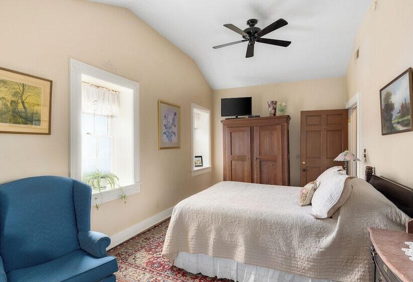 The Stagecoach Inn Bed & Breakfast And Five20 Social Stop