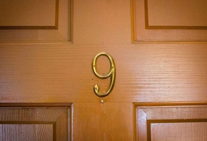 The Stagecoach Inn Bed & Breakfast And Five20 Social Stop