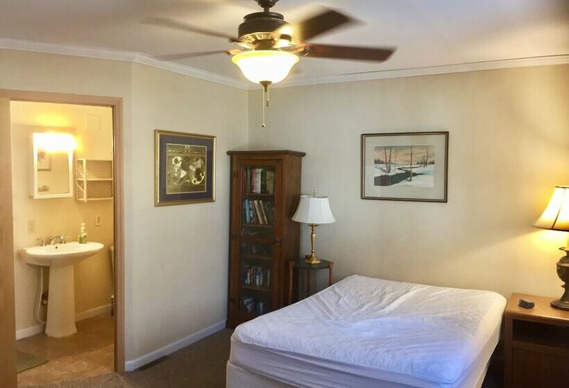 The Wellington Cottage