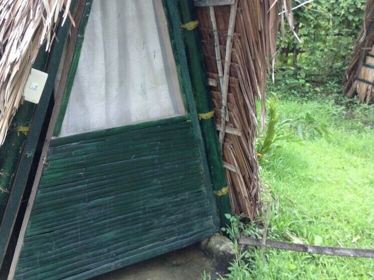 Treasure Isle Guesthouse   Hostel