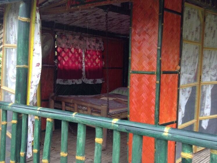 Treasure Isle Guesthouse   Hostel