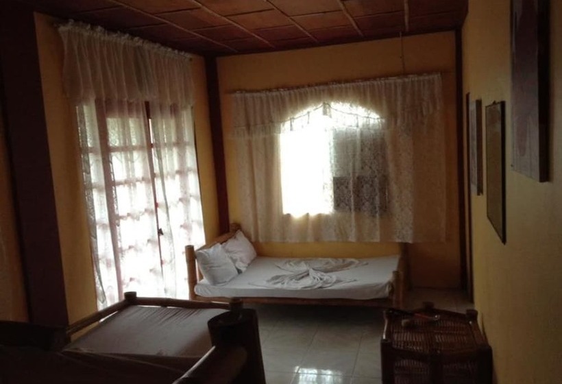 Treasure Isle Guesthouse   Hostel