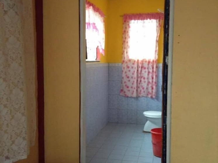 Treasure Isle Guesthouse   Hostel