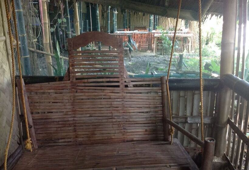 Treasure Isle Guesthouse   Hostel