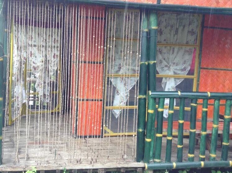 Treasure Isle Guesthouse   Hostel