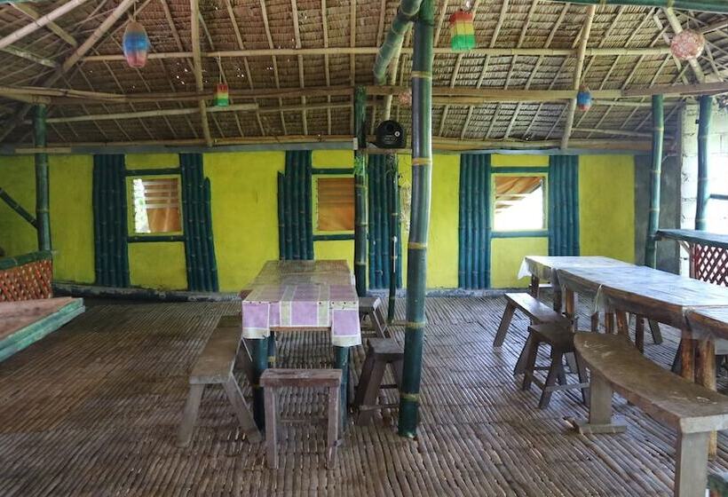 Treasure Isle Guesthouse   Hostel