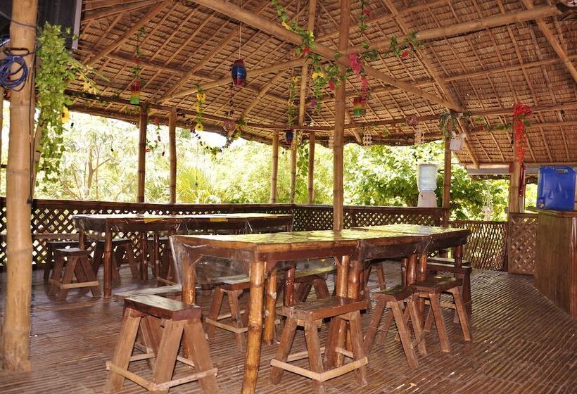 Treasure Isle Guesthouse   Hostel