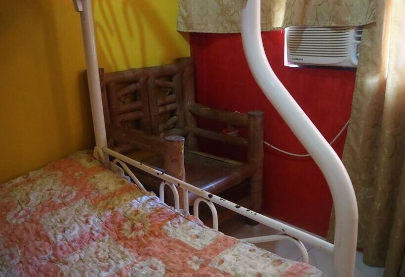 Treasure Isle Guesthouse   Hostel