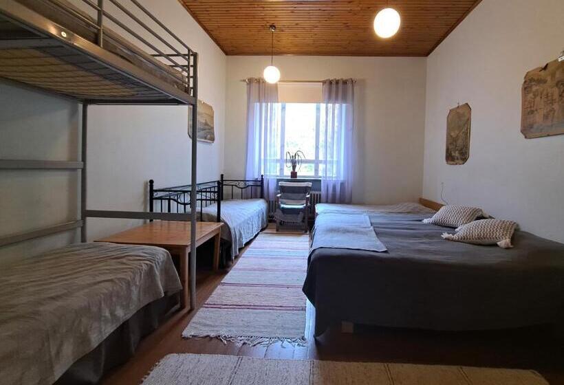 Vanhan Koulun Majatalo Old School Guest House