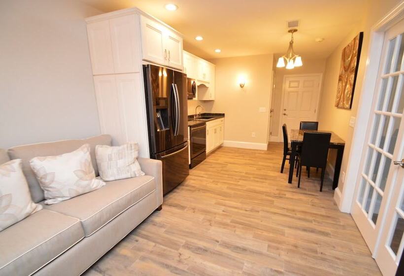 Waters Edge B&b Resort