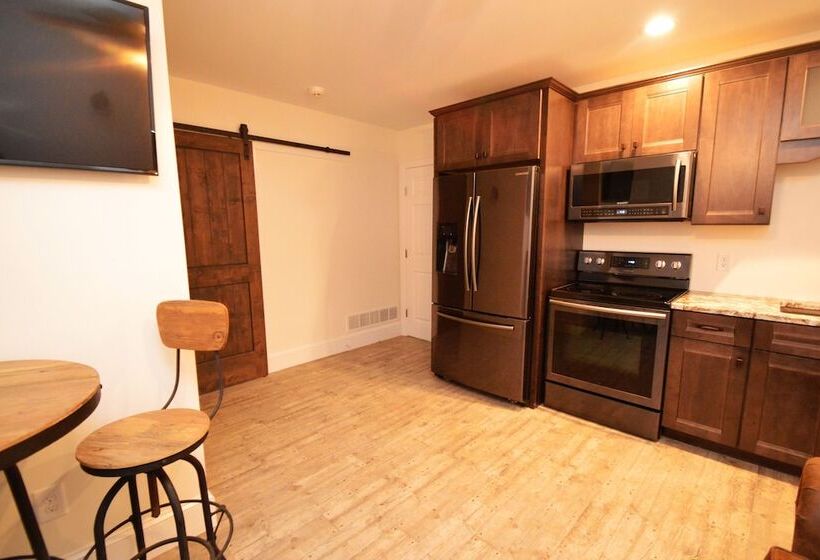 Waters Edge B&b Resort