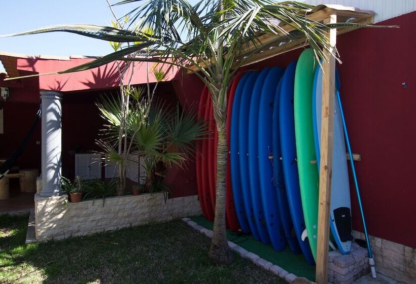 7 Waves Surf Hostel