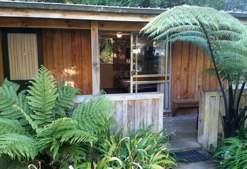 فندق صغير Egmont Eco Leisure Park & Backpackers