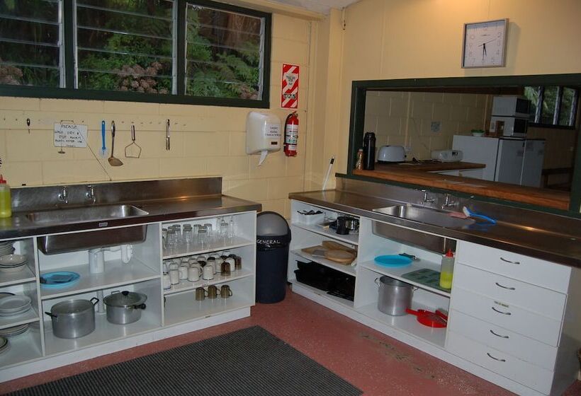 فندق صغير Egmont Eco Leisure Park & Backpackers