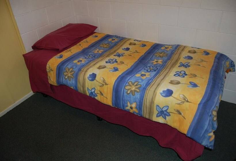 فندق صغير Egmont Eco Leisure Park & Backpackers