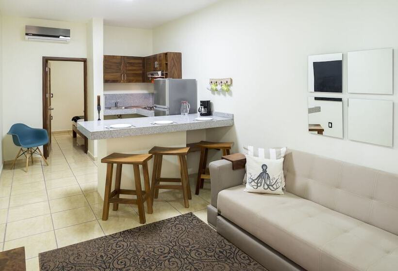 هاستل Punto Mita Eco Surf Suites & Café