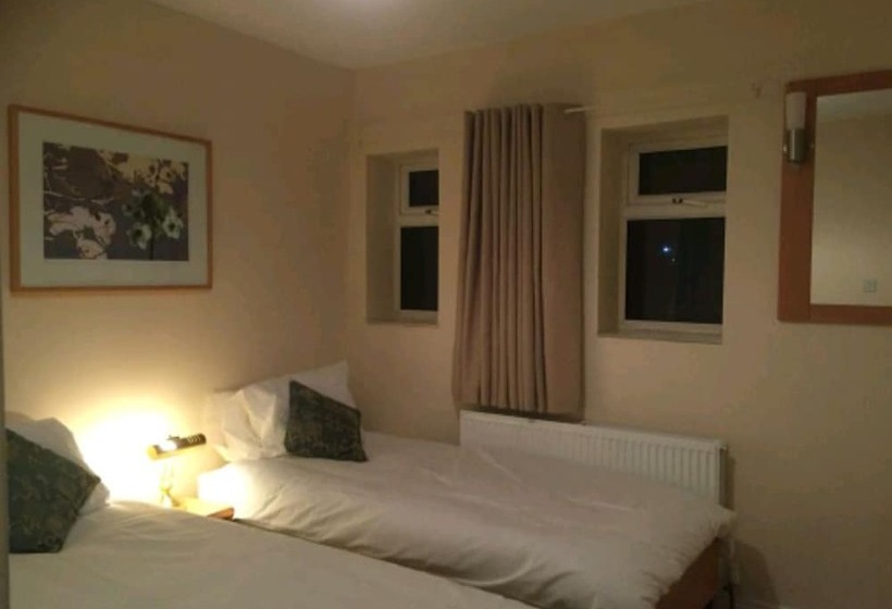 住宿加早餐  Crofton Arms