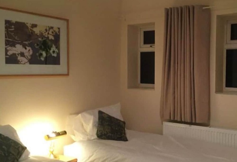 住宿加早餐  Crofton Arms