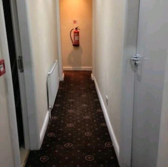 住宿加早餐  Crofton Arms