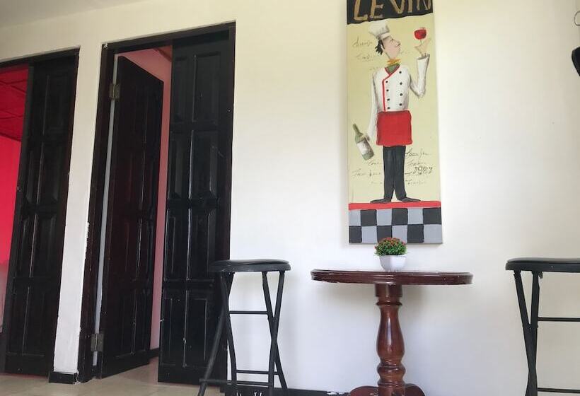 مبيت وإفطار La Petite Maison Cabañas & Hostal