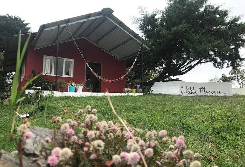 مبيت وإفطار La Petite Maison Cabañas & Hostal