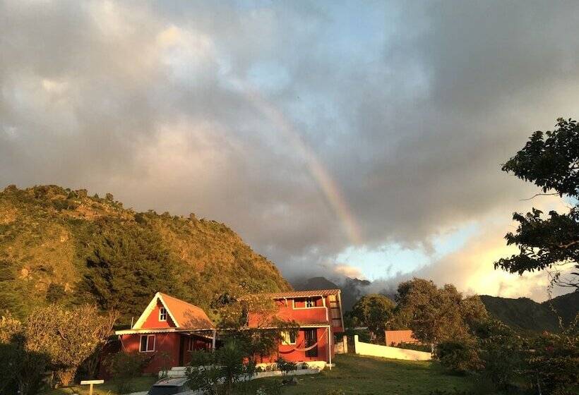 مبيت وإفطار La Petite Maison Cabañas & Hostal