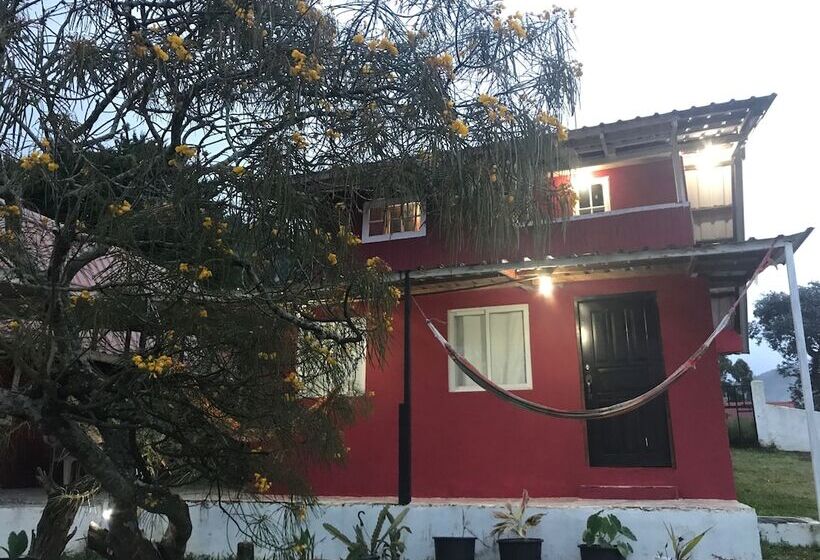 مبيت وإفطار La Petite Maison Cabañas & Hostal