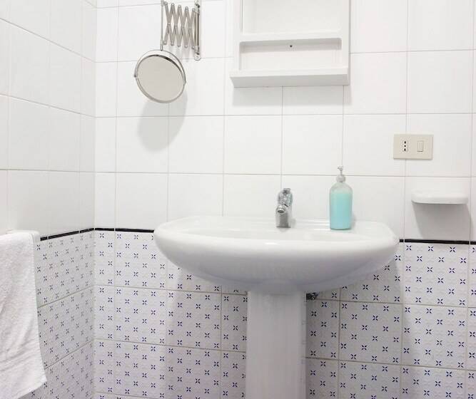 مبيت وإفطار Lavikarooms