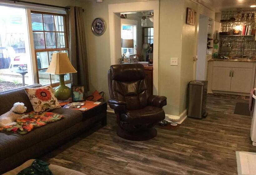 צימר The Charleston Inn Hendersonville Nc