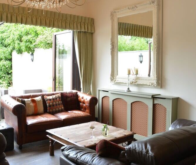 Bed and Breakfast The Greyhound Winterborne Kingston