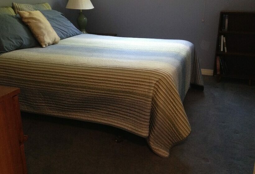 Warbler S Roost Country Inn B&b