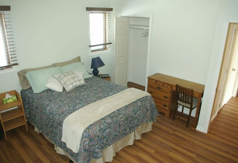 Warbler S Roost Country Inn B&b