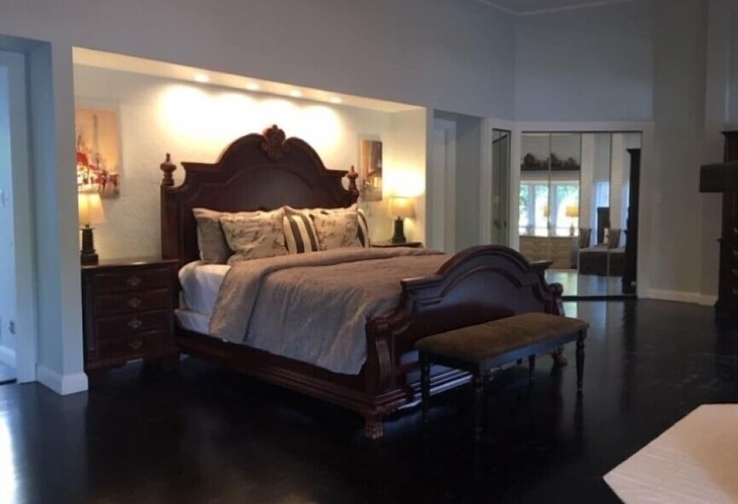 Candlewyck Cove Resort