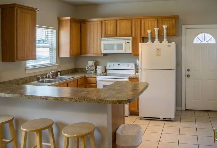 Candlewyck Cove Resort