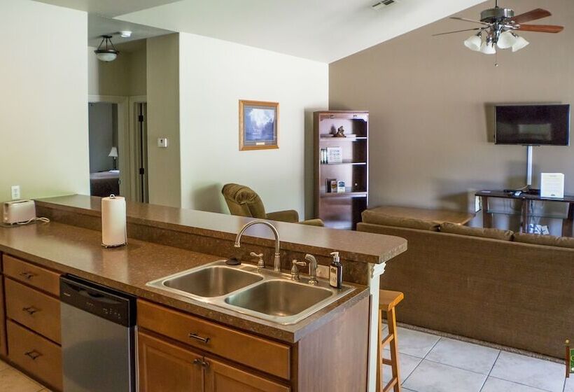 Candlewyck Cove Resort