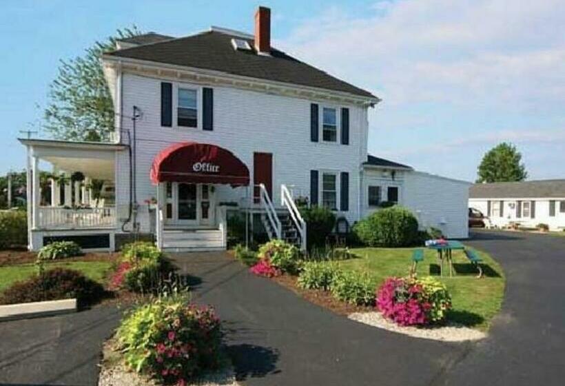 Carriage House Motel Cottages & Suites