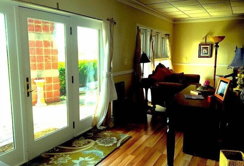 Cayuga lake inn Ithaca Hotel alt