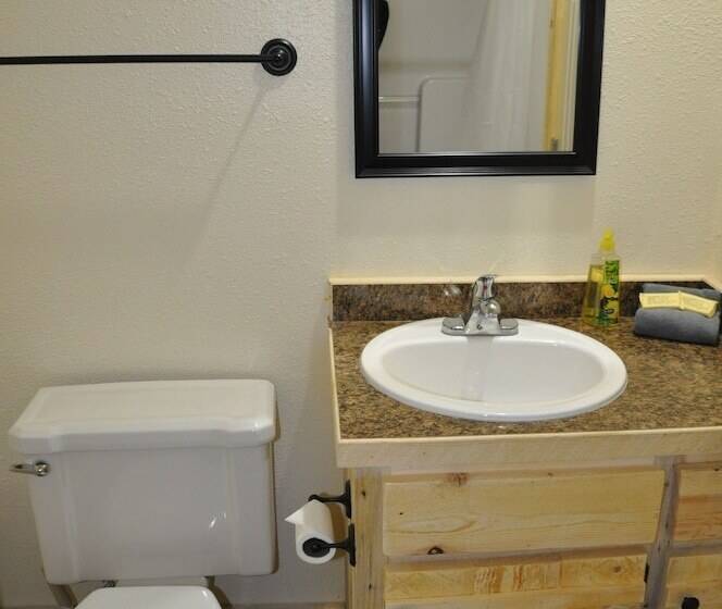 Chinook Cabins & Rv Park