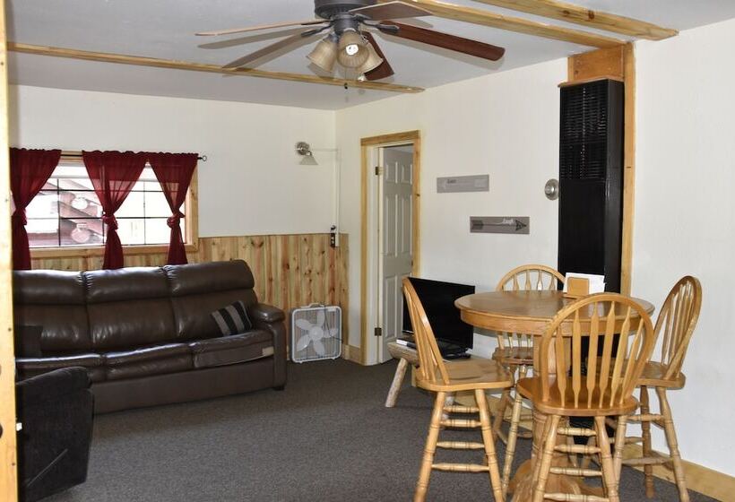 Chinook Cabins & Rv Park