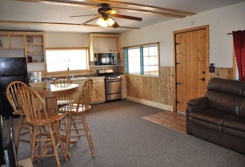 Chinook Cabins & Rv Park