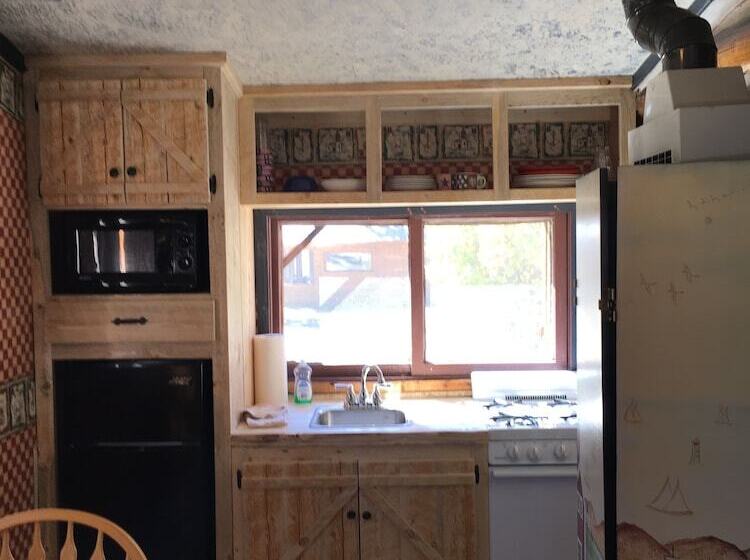 Chinook Cabins & Rv Park