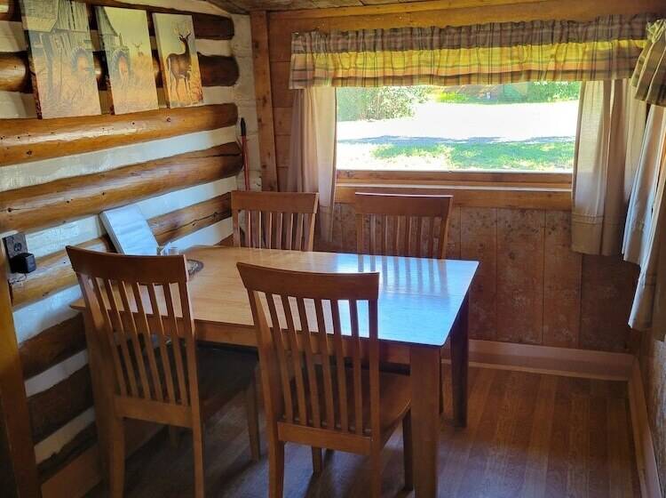 Chinook Cabins & Rv Park