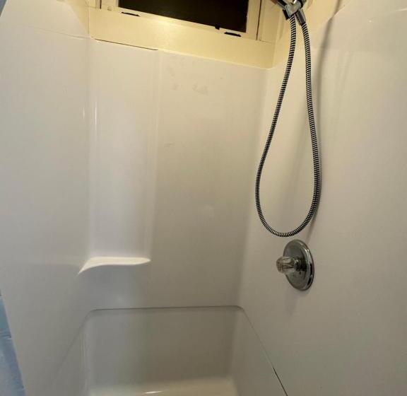 Crest Lodge Historic Mountain Inn