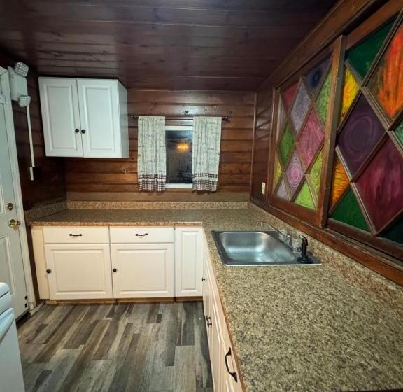 Crest Lodge Historic Mountain Inn