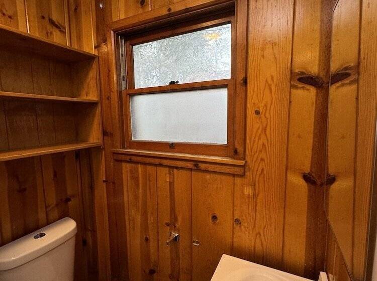 Crest Lodge Historic Mountain Inn